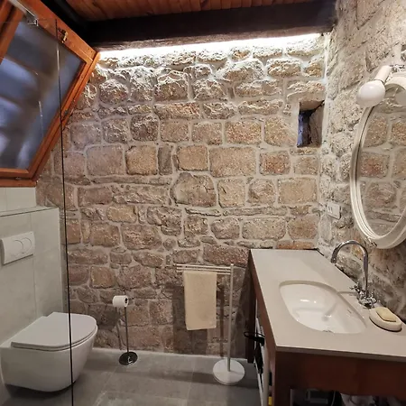 D House Authentic House, Relaxing Courtyard And Terrace Zlarin