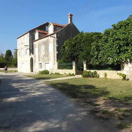 Vikendica D House Authentic House, Relaxing Courtyard And Terrace *