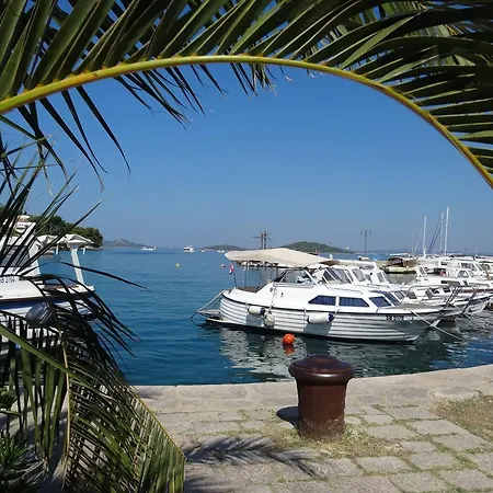 Vikendica D House Authentic House, Relaxing Courtyard And Terrace