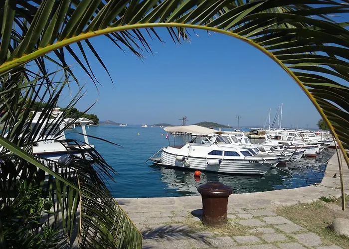 Дом отдыха D House Authentic House, Relaxing Courtyard And Terrace