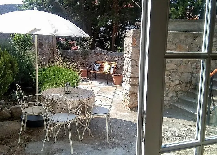 D House Authentic House, Relaxing Courtyard And Terrace Зларин